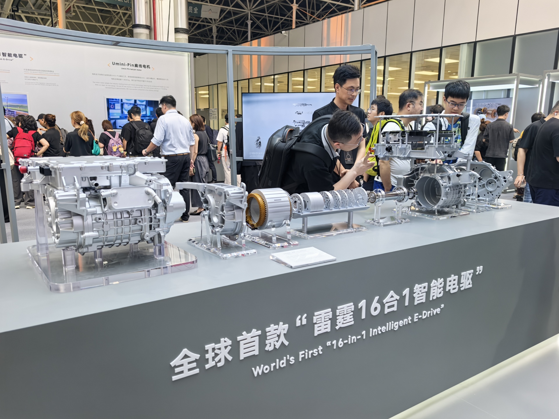 砍掉180个零件、重量仅75kg!吉利16合1电驱入局,高压集成赛道从参数比拼转向系统战争 砍掉180个零件、重量仅75kg!吉利16合1电驱入局,高压集成赛道从参数比拼转向系统战争